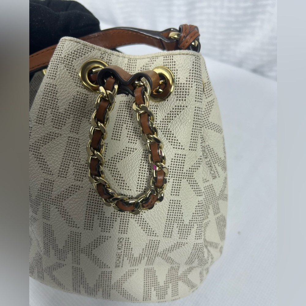 4244: Michael Kors Frankie Signature MK Bucket Bag Vanilla Acorn - Picture 9 of 13